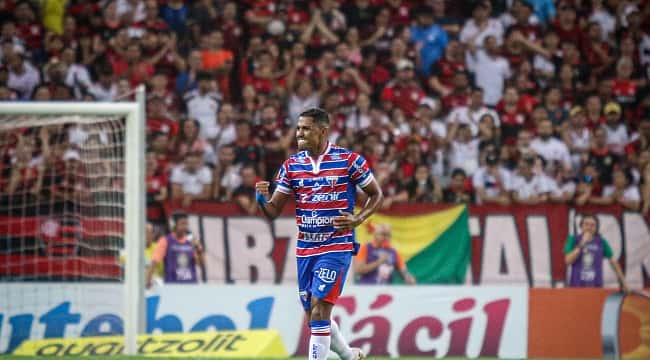 Com direito a virada no fim, Fortaleza vence o Flamengo e se afasta da zona de rebaixamento