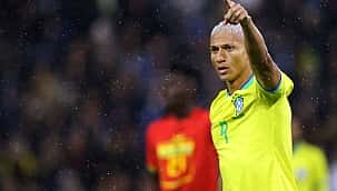 Jornal espanhol: Richarlison é o "herdeiro de Ronaldo"