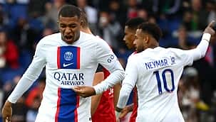 Jornal relata tensão entre Neymar e Mbappé; brasileiro vê o francês como arrogante e fominha