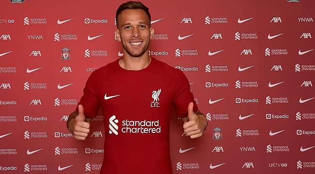 Liverpool contrata o volante brasileiro Arthur