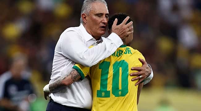 Neymar cai e dá susto em treino da Seleção, mas Tite confirma quinteto ofensivo contra Gana