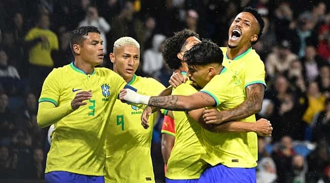 No penúltimo jogo antes da Copa, Brasil vence Gana com time ofensivo e dois gols do Pombo