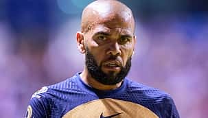 Pumas informa lesão no joelho de Daniel Alves, que garante estar bem: "Vão zicar outro"