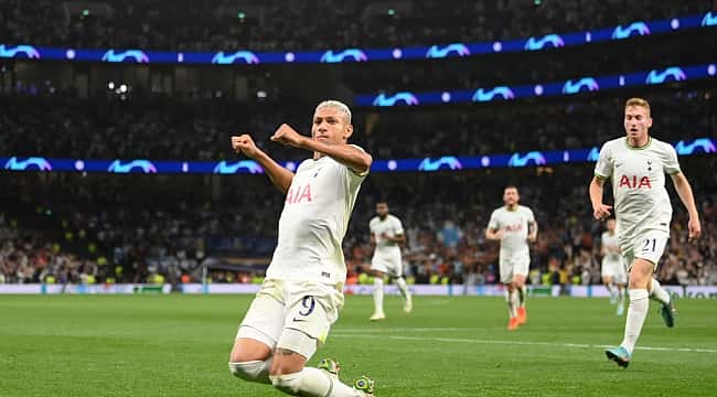Richarlison brilha em sua estreia na Champions com dois gols e Tottenham vence o Olympique 