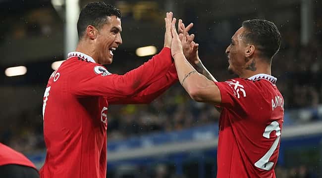 Antony e Cristiano Ronaldo fazem história e Manchester United vence o Everton 