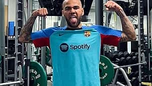 Com sonho de disputar a Copa do Mundo do Catar, Dani Alves inicia treinos no Barcelona B