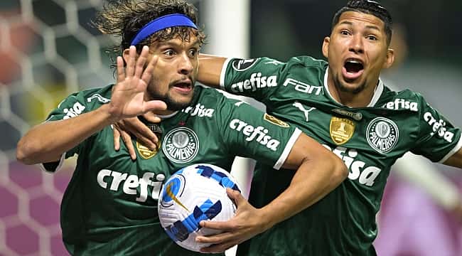De olho no título do Brasileirão, Palmeiras enfrenta o Athletico Paranaense nesta terça-feira