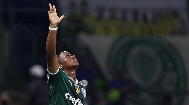 Endrick estreia nos profissionais do Palmeiras aos 16 anos e emociona o Brasil