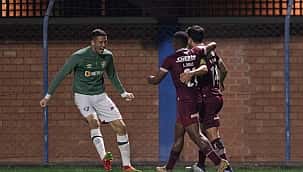 Fluminense goleia o Avaí e volta para o G4 do Brasileiro