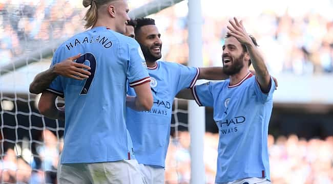 Haaland faz 13º gol em 20 jogos pelo City, que goleia e assume a liderança da Premier League