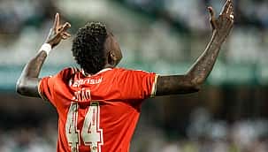 Inter fica no empate com o Coritiba e vê distância para o líder Palmeiras aumentar para 10 pontos