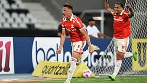 Internacional vence o Botafogo no Rio e diminui para oito pontos a diferença para o líder Palmeiras