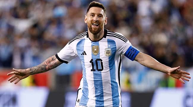 Messi desbanca CR7 e Pelé e é eleito o melhor jogador de todos os tempos por revista inglesa