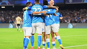 Napoli vence Ajax por 4 a 2 e avança na Champions 