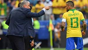 Tite fala sobre convocados para a Copa e cita Dani Alves: "Ele está na lista, dispensa comentários"