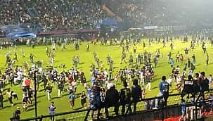 Tragédia no futebol: mais de 170 mortos após invasão de campo na Indonésia 