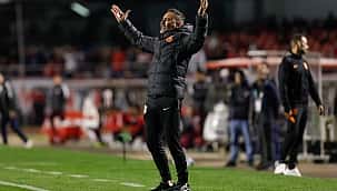 Vítor Pereira cita erros individuais e corneta o time: "O Corinthians tinha a obrigação de ganhar"