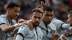 Com Mbappé apagado e Messi machucado, Neymar brilha com gol e assistência na vitória do líder PSG