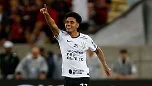 Corinthians vence o Flamengo no Maracanã e se garante na fase de grupos da Libertadores