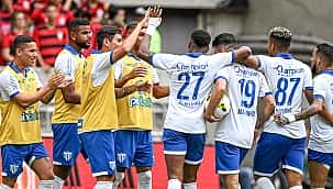 Fla leva virada do Avaí na despedida dos Diegos