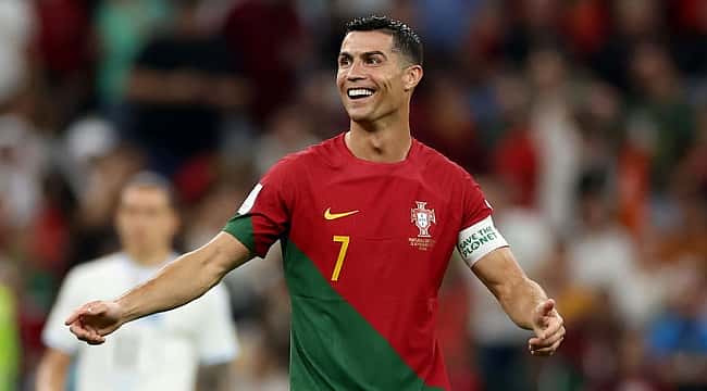 Livre no mercado, Cristiano Ronaldo recebe proposta de R$1 bilhão de clube árabe