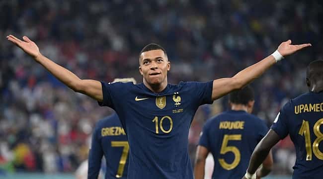 Mbappé decide com dois gols, França vence Dinamarca e é a 1ª seleção classificada às oitavas