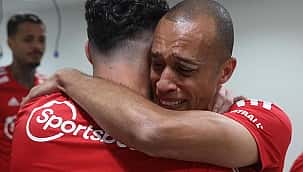 Miranda chora em sua despedida do São Paulo