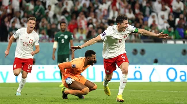 Polônia sofre, Szczesny pega pênalti e Lewandowski brilha na vitória sobre a Arábia 