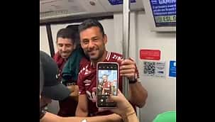 VÍDEO: Fred vai ao jogo do Fluminense de metrô