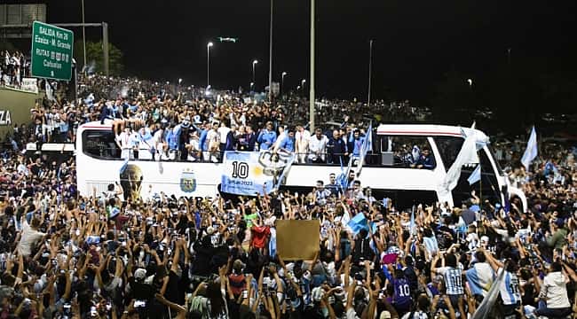 Argentina celebra o tri mundial em Buenos Aires