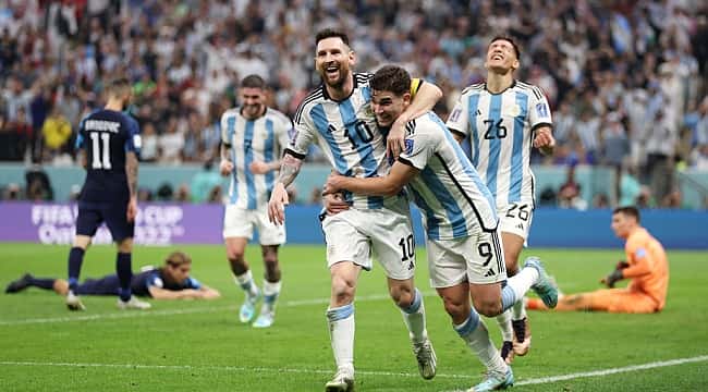 Messi faz história, Argentina vence a Croácia por 3 x 0 e se classifica para a final da Copa do Mundo 