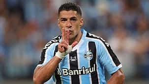 As melhores imagens da estreia de Suárez