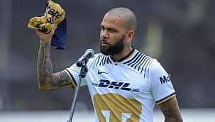 Dani Alves volta ao Pumas em meio acusação de assédio sexual e diz que "respeito é o caminho"