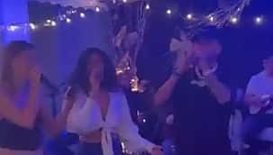 VÍDEO: Neymar não comparece ao velório e enterro do Rei Pelé, mas é flagrado em festa 