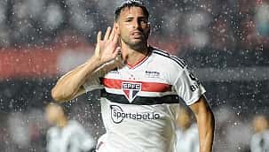 Argentinos brilham sob forte chuva no Morumbi e São Paulo vence Santos no clássico por 3 x 1 