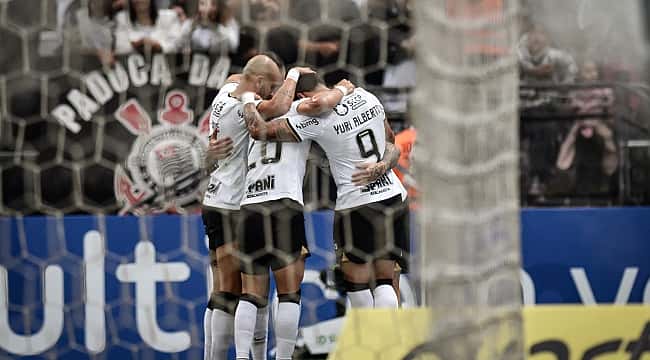 Com dois gols de Róger Guedes, Corinthians vence Mirassol no domingo de Carnaval por 3 x 0