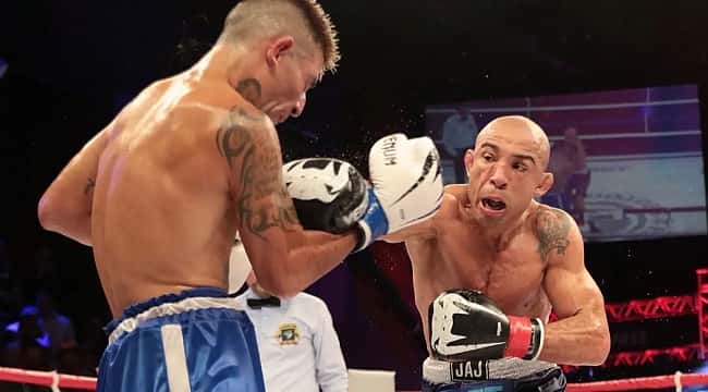 José Aldo estreia com vitória no boxe e mira luta contra Mayweather