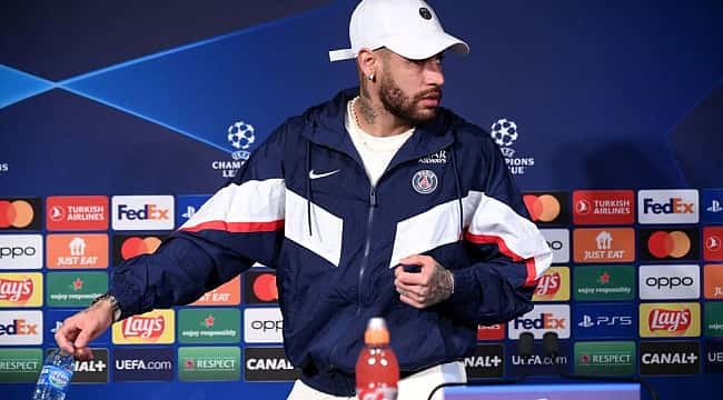 PSG coloca Neymar à venda mais uma vez após treta com diretor, diz jornal