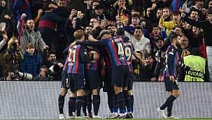 Raphinha brilha com gol e assistência e Barcelona busca empate contra United na Europa League