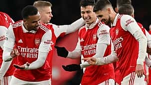 Com show de Gabriel Martinelli, Arsenal goleia Everton e dispara na liderança da Premier League