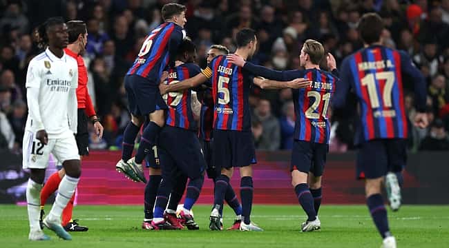 Militão marca gol contra, Barcelona vence Real no Bernabéu e abre vantagem na semi da Copa do Rei