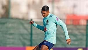 Rony faz gol de bicicleta no treino da Seleção; assista!