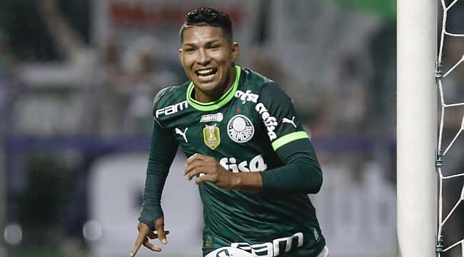 Rony marca de novo, Palmeiras bate Bragantino e retoma liderança