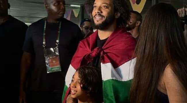 Torcida do Fluminense faz festa para Marcelo no aeroporto e sonha com a Libertadores