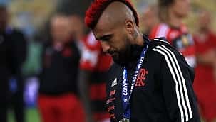 Vidal curte post que detona o goleiro Santos, Arrascaeta, Pedro e diretoria do Flamengo