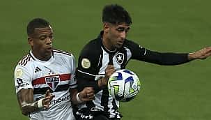 Botafogo bate o São Paulo em jogo movimentado