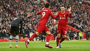 Brasileiros brilham no empate de Liverpool x Arsenal; City diminui a diferença para o líder