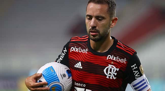 Everton Ribeiro avalia derrota do Flamengo para o Maringá na Copa do Brasil: "O momento é difícil"
