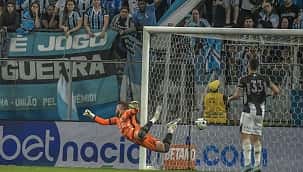 Grêmio empata com o ABC no fim e se classifica para as oitavas de final da Copa do Brasil