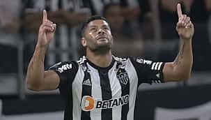 Hulk marca e salva o Atlético contra o Brasil de Pelotas